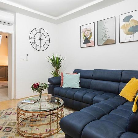 Design 1Bdr Loft Near Kvaternik Square Apartment Zagreb Bagian luar foto